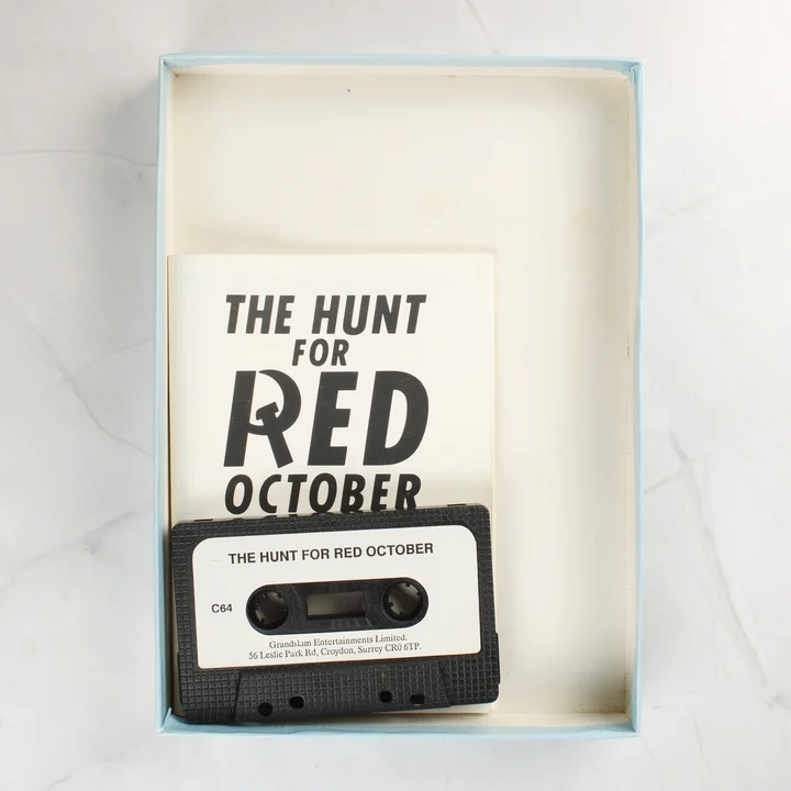 The Hunt for Red October nyitott doboza kazettával és útmutatóval