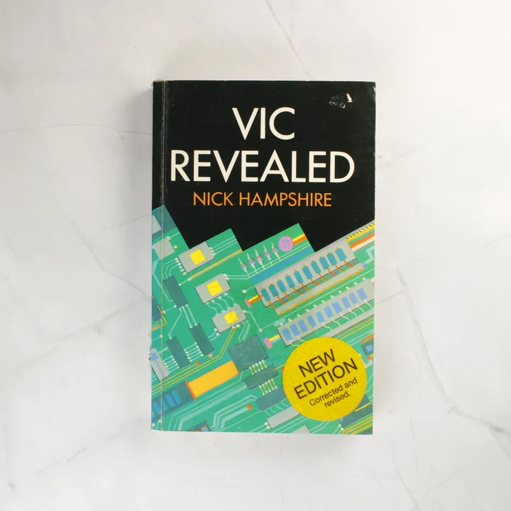 A VIC Revealed című könyv előlapja áramköri grafikával