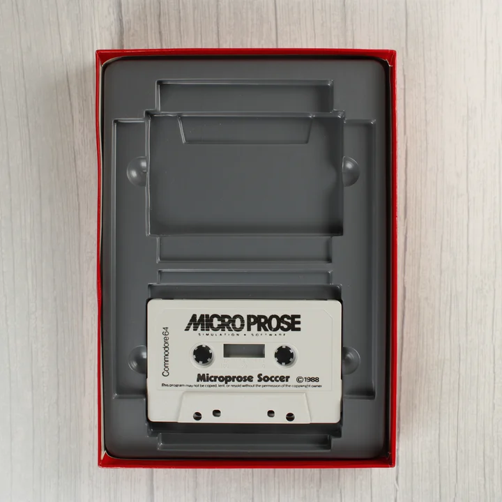 MicroProse Soccer kazetta MicroProse Soccer magnókazetta a belső tálcában