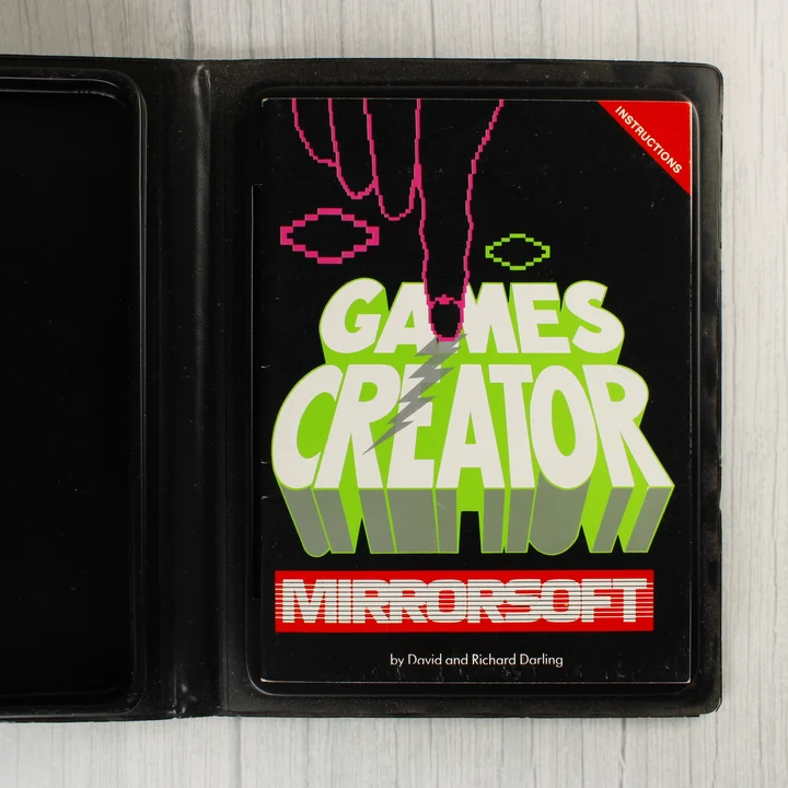 A Games Creator használati útmutatója a tok belsejében