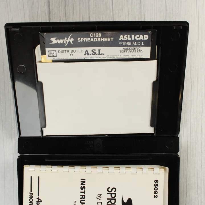 Nyitott szoftvertok a floppy lemezzel