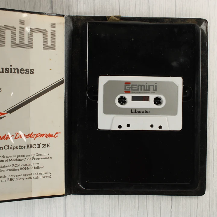 Liberator BBC Model B kazetta A nyitott tok belseje a Liberator magnókazettával