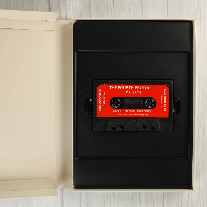 The Fourth Protocol Commodore 64 kazetta a dobozban