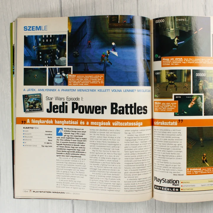 A magazin egyik belső oldala a Star Wars Episode I: Jedi Power Battles játékszemléjével.