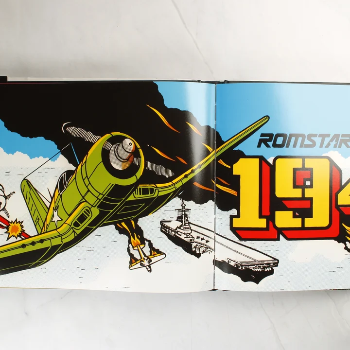 Kétoldalas illusztráció az 1942 című repülős videójáték grafikájával.