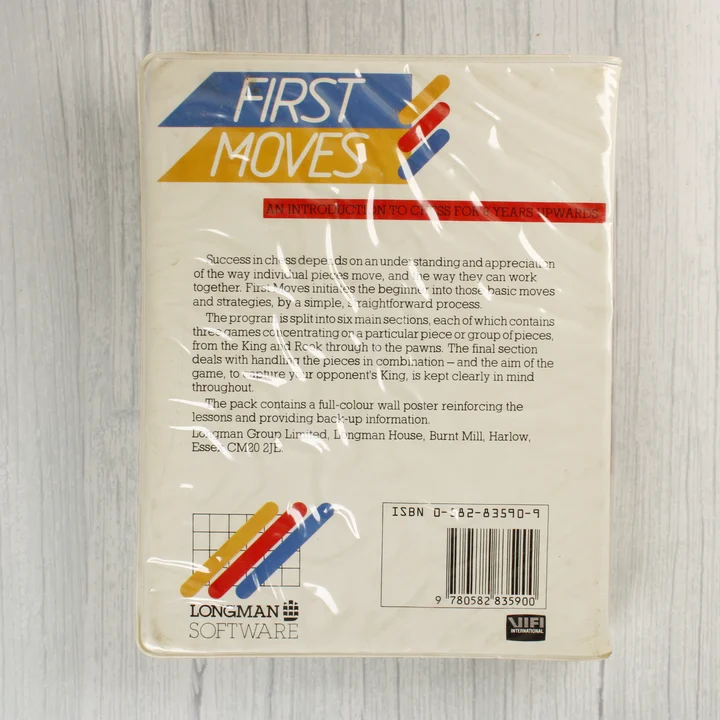 First Moves hátoldal A First Moves szoftver hátoldala a leírással és vonalkóddal.