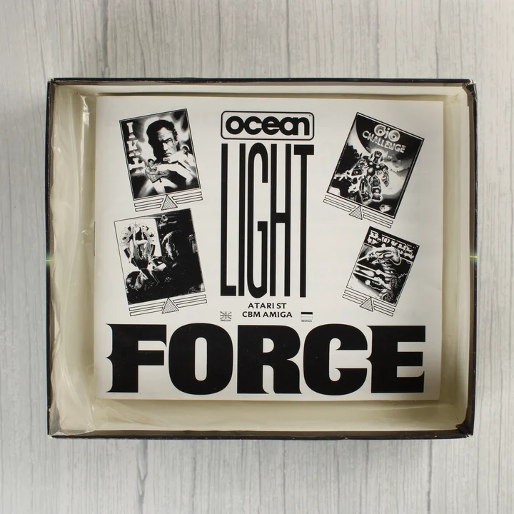 Light Force Amiga útmutató A Light Force válogatás nyitott doboza a használati útmutatóval