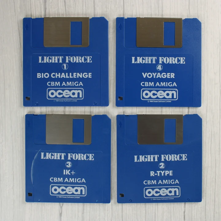 Light Force Amiga floppy lemezek Négy darab kék 3,5 colos floppy lemez a Light Force játékokkal
