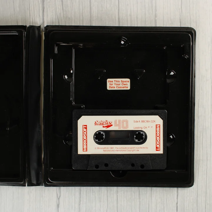 Spitfire 40 szoftverkazetta a nyitott műanyag tokban