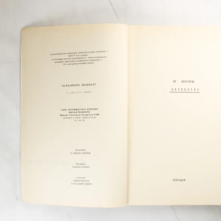 A ZX Spectrum kézikönyv belső címlapja a kiadói adatokkal