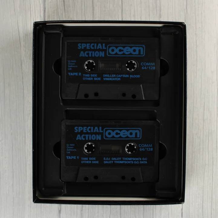 Special Action kazetták Két fekete magnókazetta a Special Action válogatásból a belső tálcában