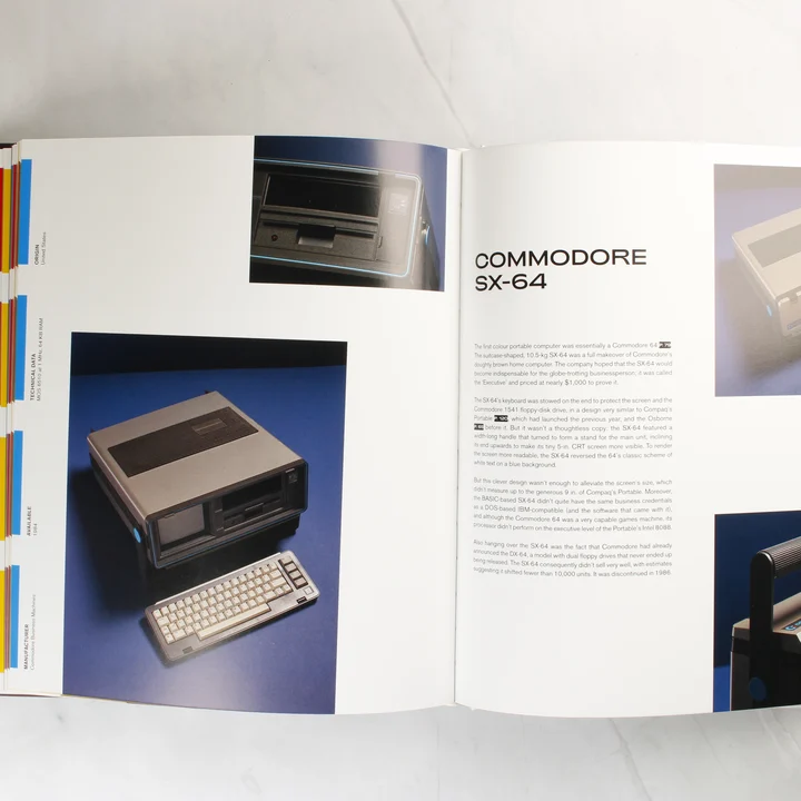 Nyitott könyv a Commodore SX-64 hordozható számítógépet bemutató oldalnál