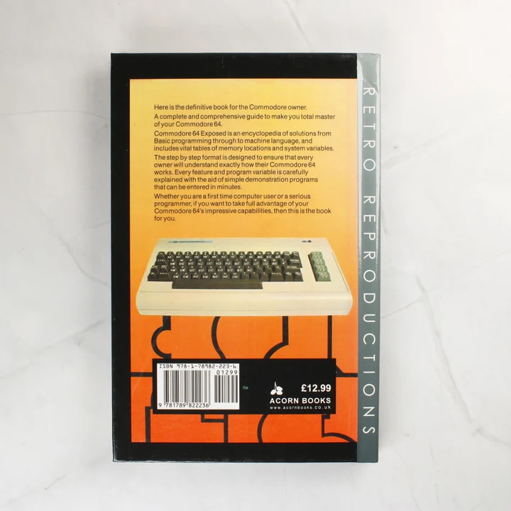A Commodore 64 Exposed könyv hátoldala leírással és vonalkóddal.