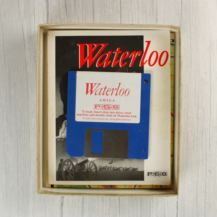 Kék 3,5 colos floppy lemez a Waterloo játékhoz