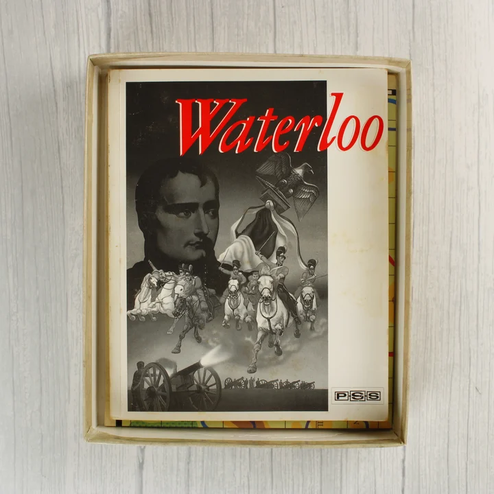 A Waterloo játék kézikönyve a nyitott dobozban