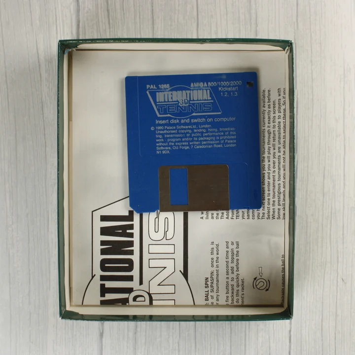 International 3D Tennis Amiga floppy lemez és kézikönyv a dobozban