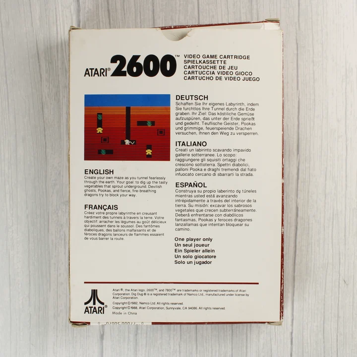 Dig Dug Atari 2600 videójáték dobozának hátoldala többnyelvű leírással