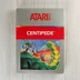 Az Atari 2600 Centipede játék ezüstszínű dobozának előlapja
