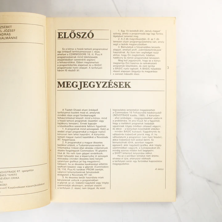 A könyv előszó és megjegyzések oldala