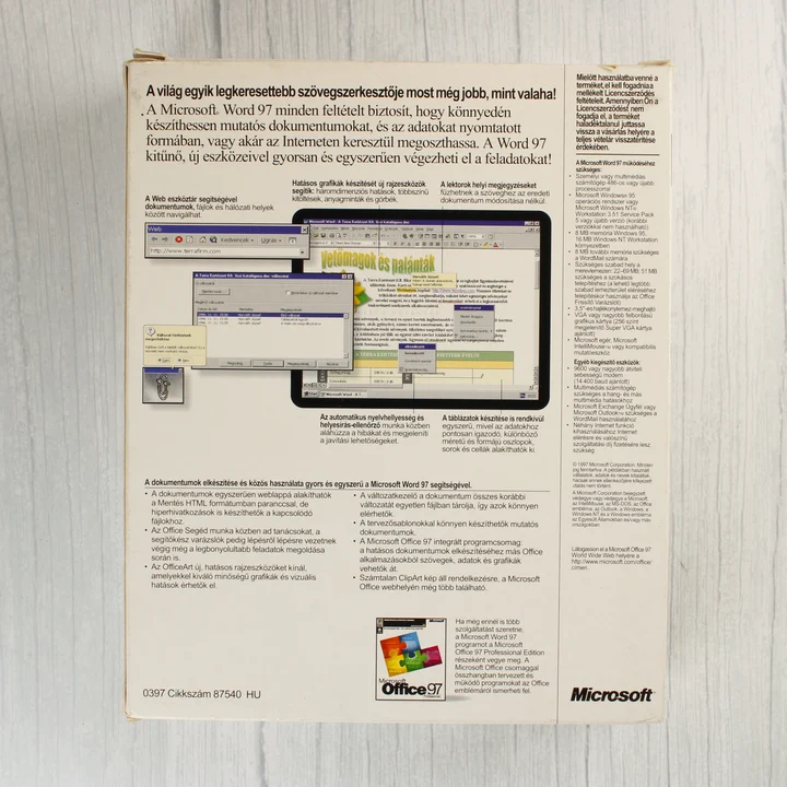 A Microsoft Word 97 szoftver dobozának hátoldala a rendszerkövetelményekkel
