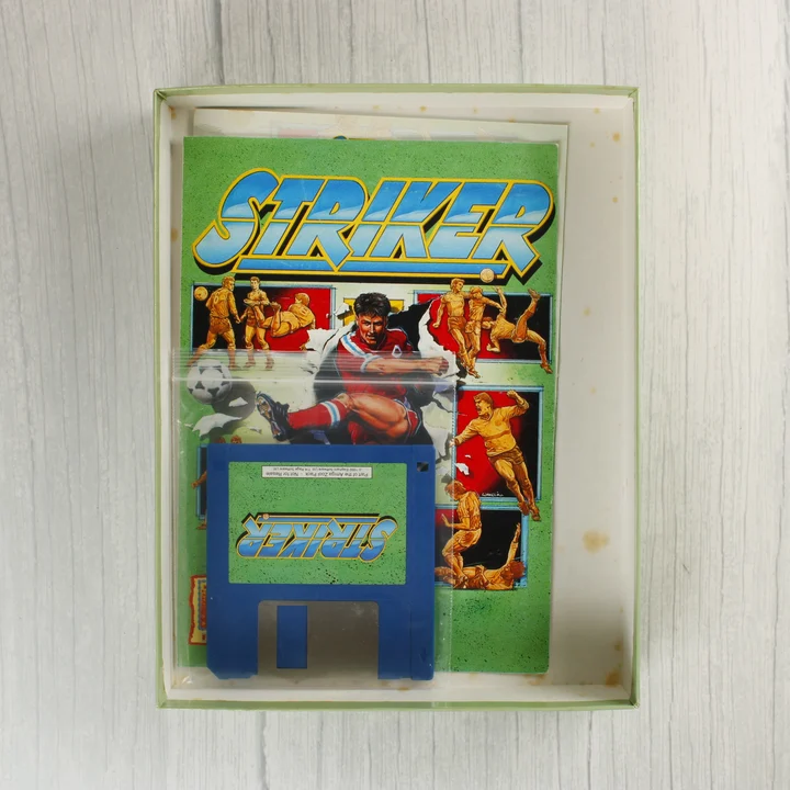 A nyitott doboz tartalma: floppy lemez és használati útmutató