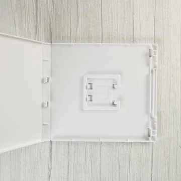 Nyitott fehér Nintendo 3DS videójáték-tok belső nézete