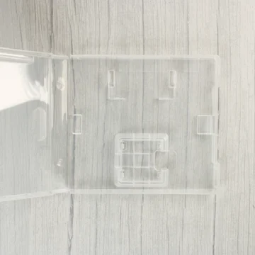 Nyitott, áttetsző Nintendo DS játéktok belső kialakítása