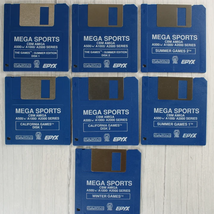 Hét darab kék Amiga floppy lemez