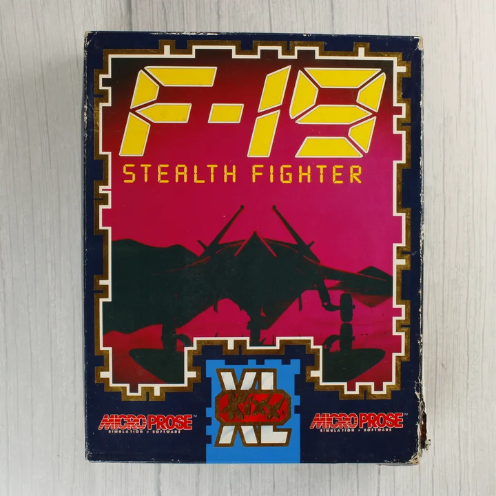 F-19 Stealth Fighter doboz elölnézet Az F-19 Stealth Fighter videójáték színes kartondoboza elölről.