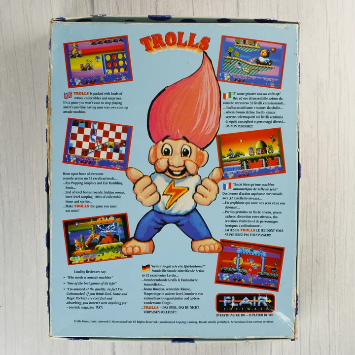 A Trolls videójáték dobozának hátoldala játékmenet képekkel