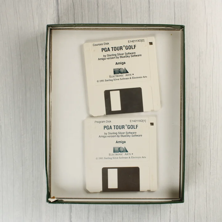 Két darab 3,5 colos floppy lemez a dobozban