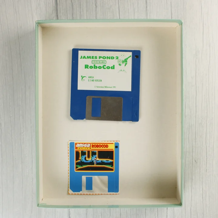 James Pond 2 Amiga floppy lemezek James Pond 2 RoboCod floppy lemezek a dobozban