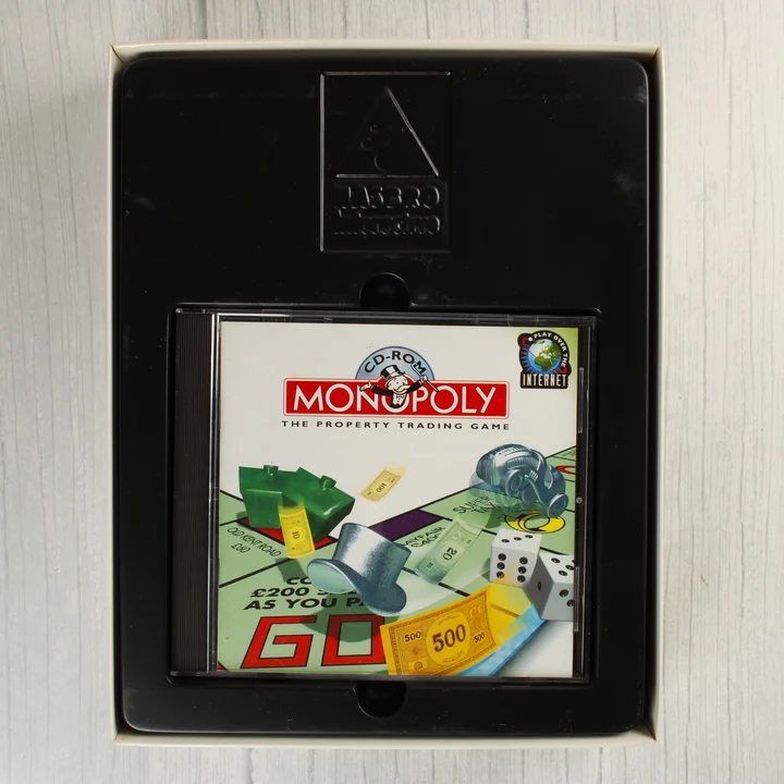 A Monopoly videójáték belső műanyag tálcája és a CD-tok