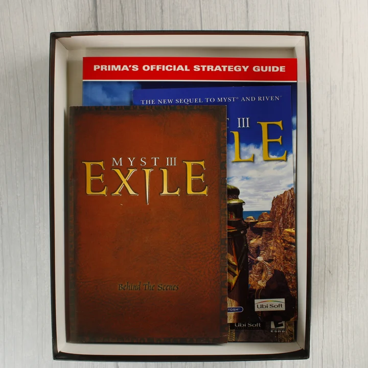 A Myst III: Exile gyűjtői kiadás belső tartalma a dobozban