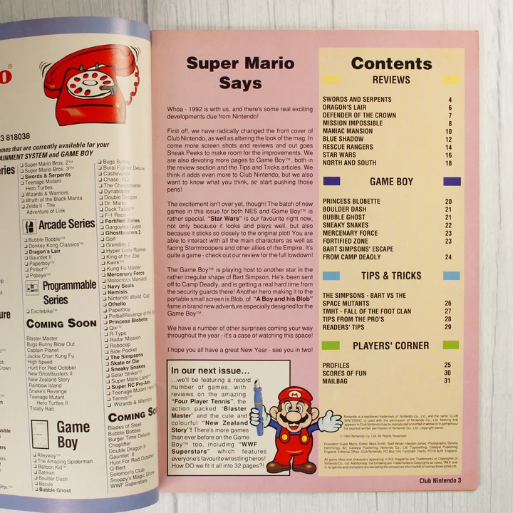 A Club Nintendo magazin belső oldala a tartalomjegyzékkel és Super Mario illusztrációval.