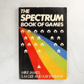 The Spectrum Book of Games könyv előlapja fekete alapon szivárvánnyal és pixelgrafikával
