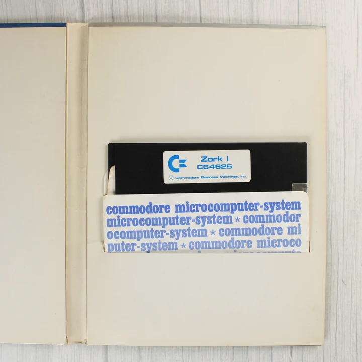 Zork I floppy lemez a mappában