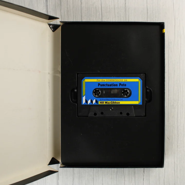 Punctuation Pete Commodore 64 kazetta a nyitott dobozban