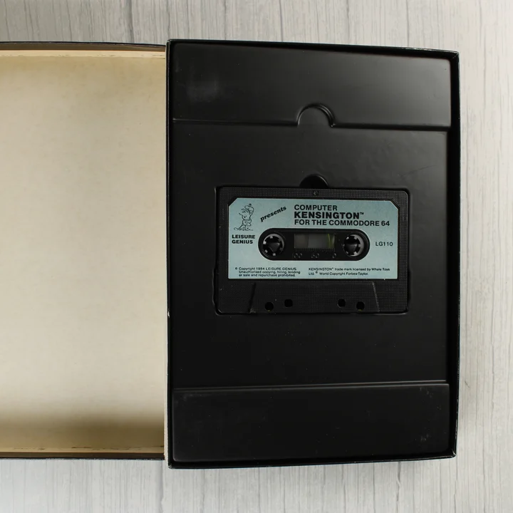 A Computer Kensington videójáték kazettája a belső műanyag tálcában