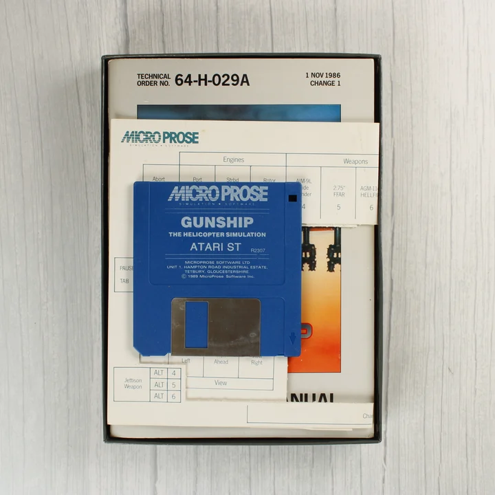 Kék floppy lemez a Gunship videójátékkal