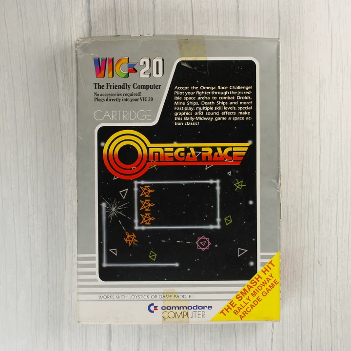 Az Omega Race videójáték dobozának előlapja VIC-20 számítógéphez.