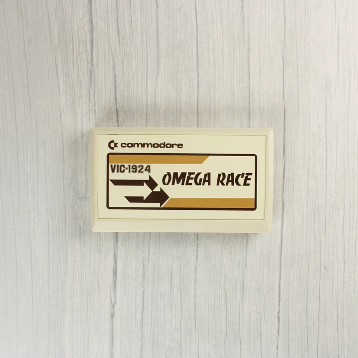 Az Omega Race videójáték cartridge-e Commodore VIC-20-hoz.