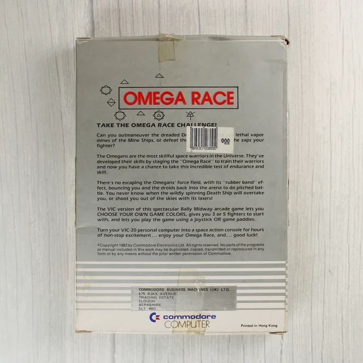 Az Omega Race videójáték dobozának hátoldala angol nyelvű leírással.