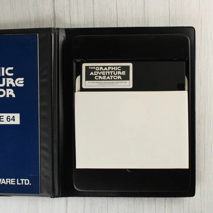 The Graphic Adventure Creator belső rész The Graphic Adventure Creator nyitott tokja floppy lemezzel