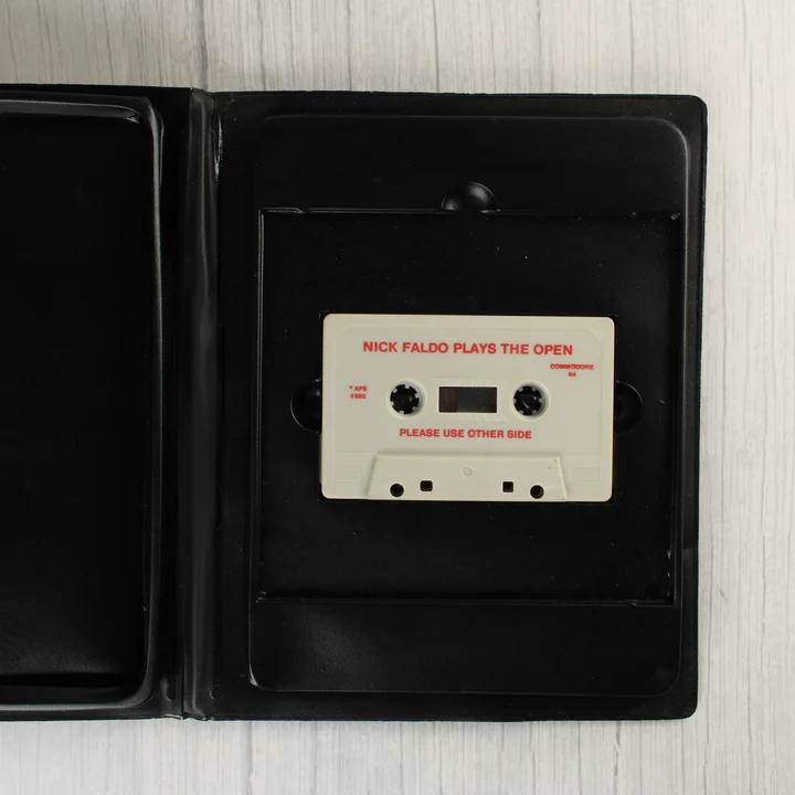Nick Faldo Plays the Open Commodore 64 kazetta a tokban