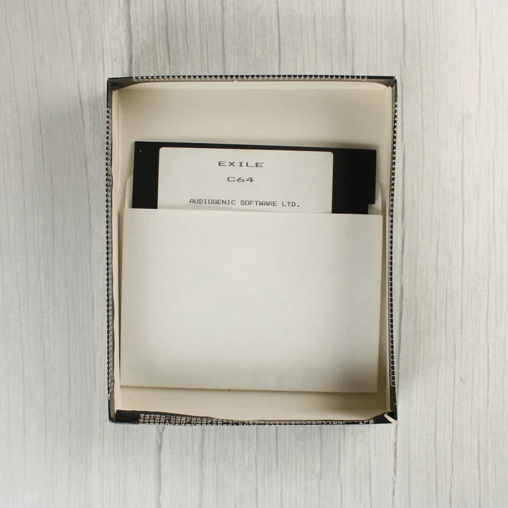 Exile floppy lemez a dobozban