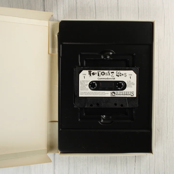 The Young Ones magnókazetta a belső tálcában