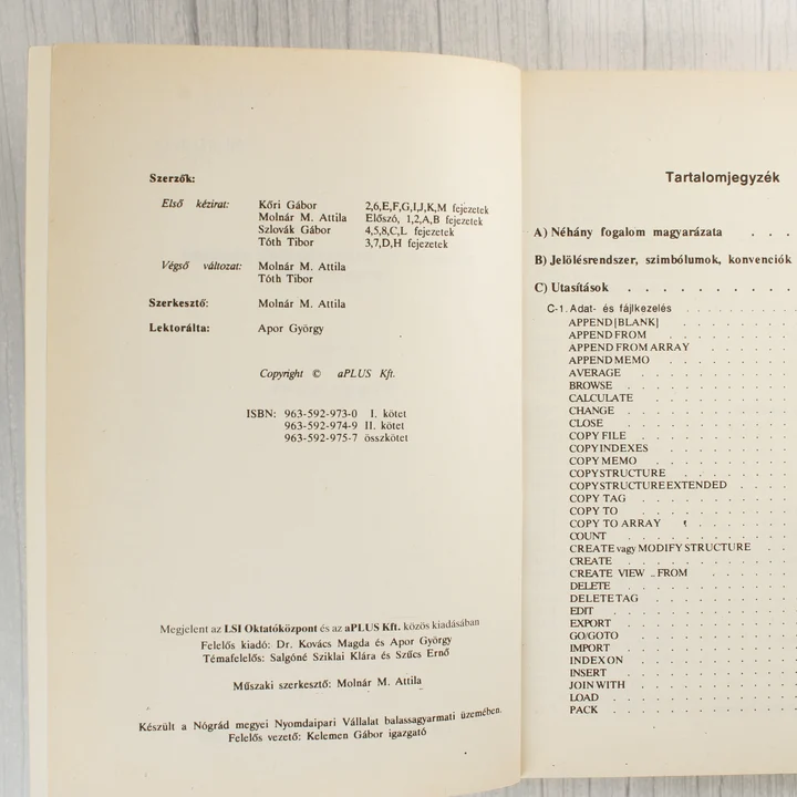 Az Adatbázis-kezelés, programozás dBASE IV-ben könyv belső impresszum oldala és tartalomjegyzéke.