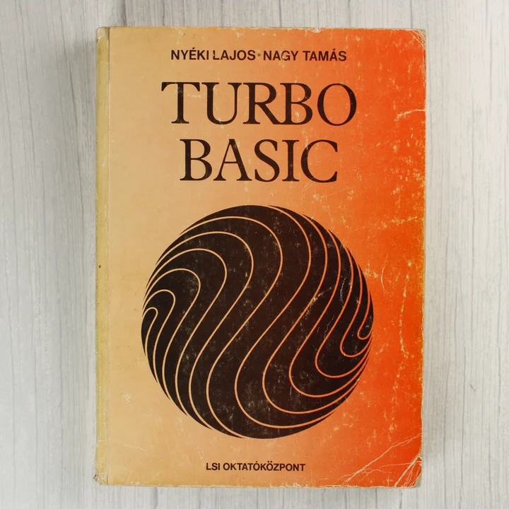 A Turbo Basic című könyv narancssárga és bézs színű borítója