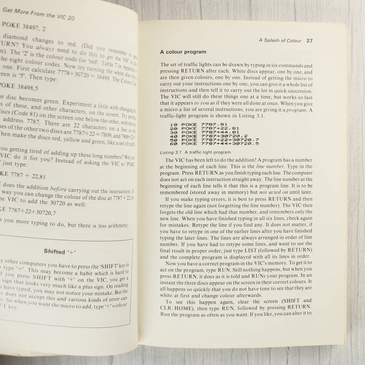 A Get More From The VIC 20 könyv nyitott oldalai